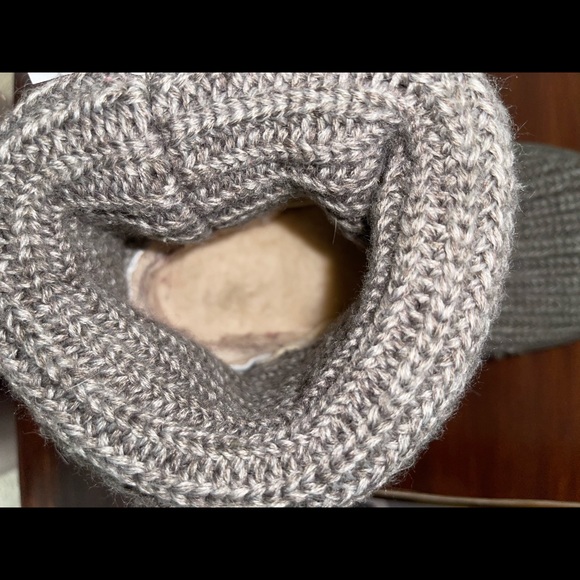 UGGS Size 7 🎁FREE GIFTS - Picture 10 of 14